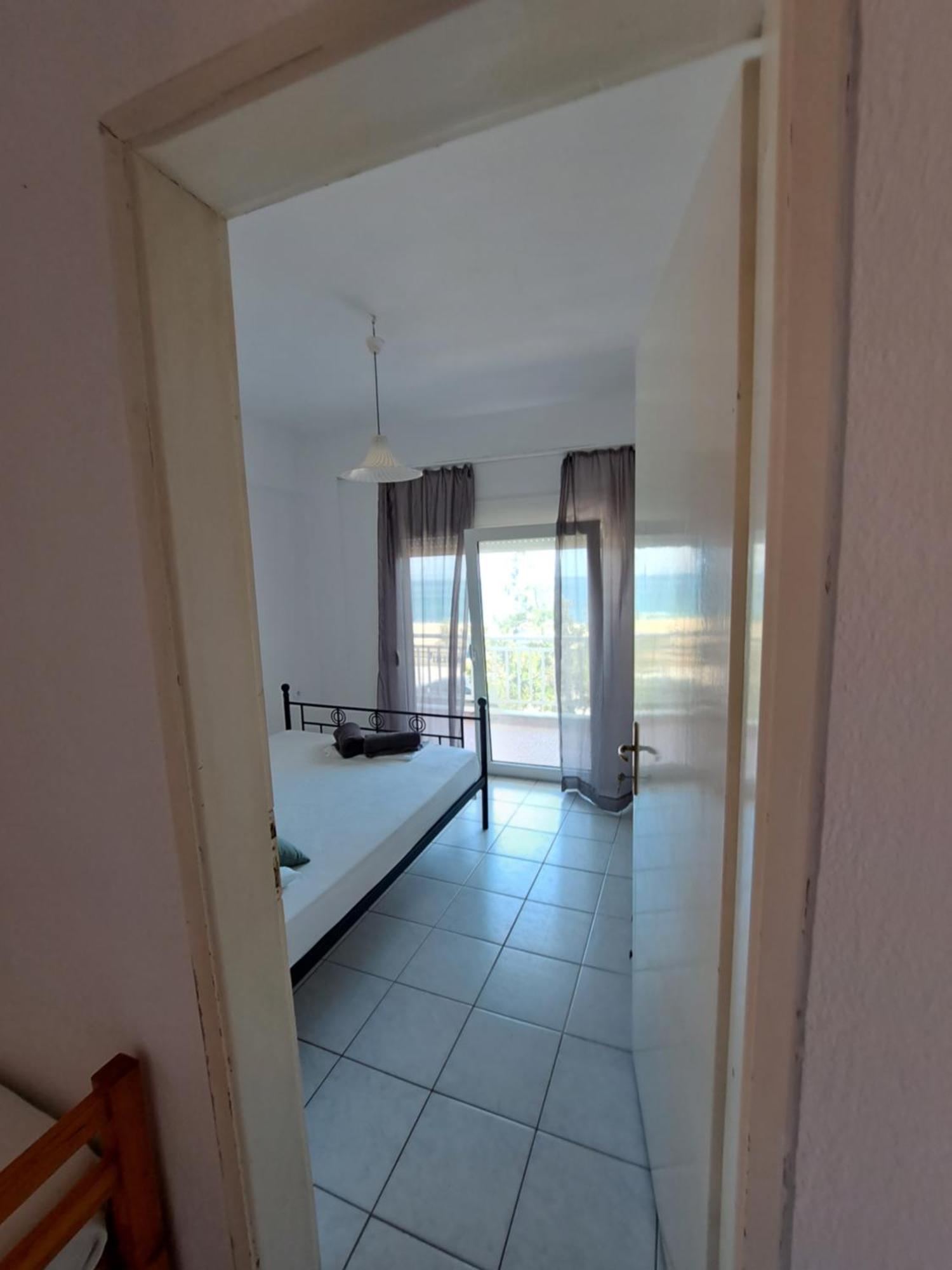 Blue Horizon Apartment Nea Vrasna Ngoại thất bức ảnh